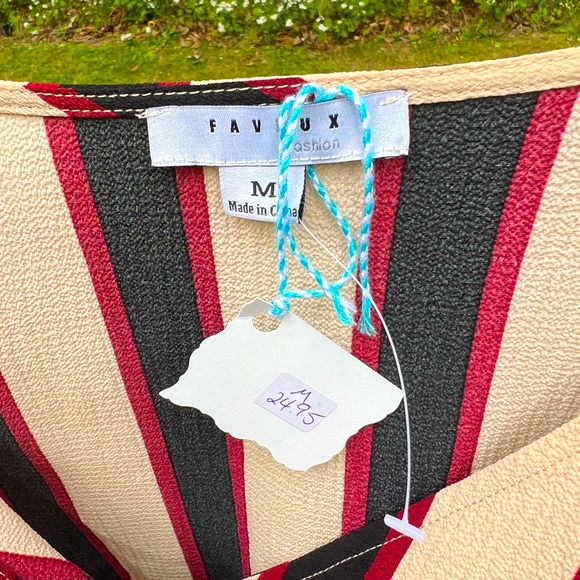 Brand New Women’s Top (Cropped Style) - Picture 3 of 3